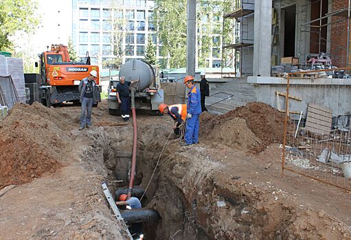 Строящееся в Ижевске здание арбитражного суда начали подключать к системам водоснабжения