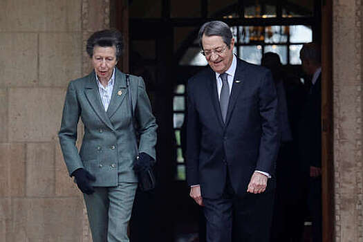 Принцесса Анна проигнорировала скандал вокруг мемуаров принца Гарри и улетела на Кипр