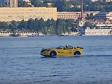 В Самаре обнаружили спортивный автомобиль, разъезжающий по Волге