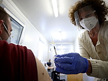 В Австрии анонсировали обязательную вакцинацию граждан старше 18 лет