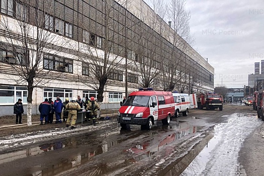 В Ярославле на моторном заводе начался пожар