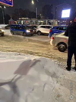 Массовое ДТП произошло на кемеровском перекрестке