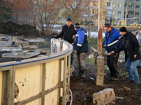 Основные работы по монтажу хоккейной коробки в «Звезде» завершат в течение недели