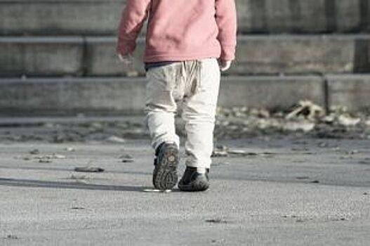 Пятилетний ребёнок в Омске бродил по улицам в пять утра