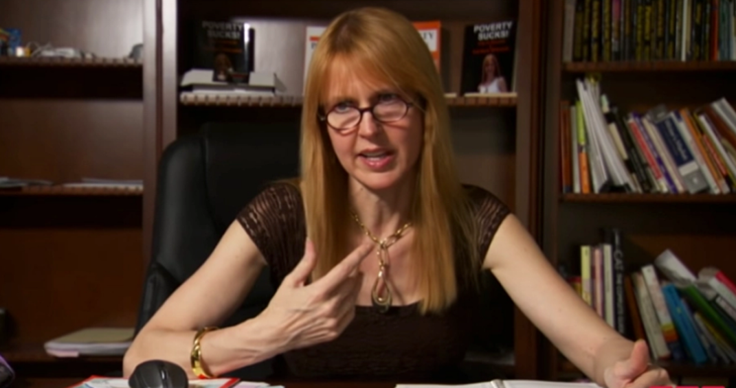 50-летняя американка Эйми Элизабет — постоянная участница популярного телешоу «Экстремальные скряги» (Extreme Cheapskates). Ее даже можно назвать «королевой скряг», так как имея состояние 5,3 миллиона долларов (400,5 млн рублей), она ведет более чем скромный образ жизни.