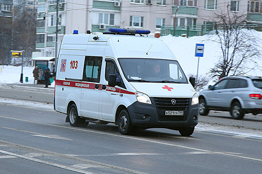 Два человека пострадали при падении грузового лифта в Зеленограде