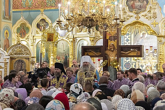 В Новосибирске встретили чудотворный Годеновский крест