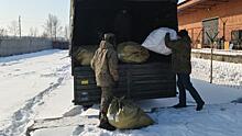 В Новосибирской области транспортные полицейские и работники Росимущества передали в зону СВО 1300 пар обуви, изъятой из незаконного торгового оборота