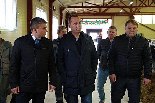 Губернатор Шумков показал новую роботизированную ферму