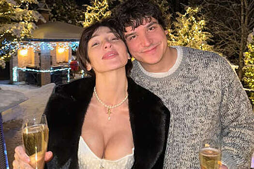 Бизнесмен Филипп Бегак подарил Насте Ивлеевой браслет за почти 3 миллиона рублей