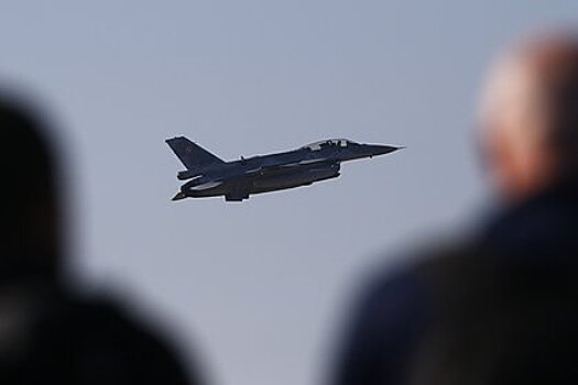 Польша назвала условие передачи Украине истребителей F-16