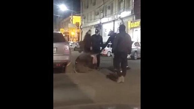 На улице Красноармейской в Краснодаре неизвестные в масках избили танцевавших лезгинку горожан