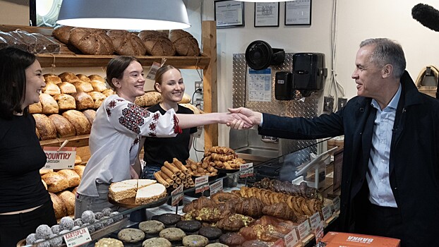Новый премьер-министр Канады посетил украинскую булочную