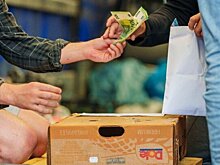 Мужчина купил коробку на гаражной распродаже и нашел в ней ценную картину