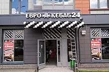 Иномарка протаранила кафе в Петербурге