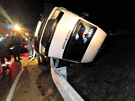 Микроавтобус с пассажирами перевернулся в Ростовской области