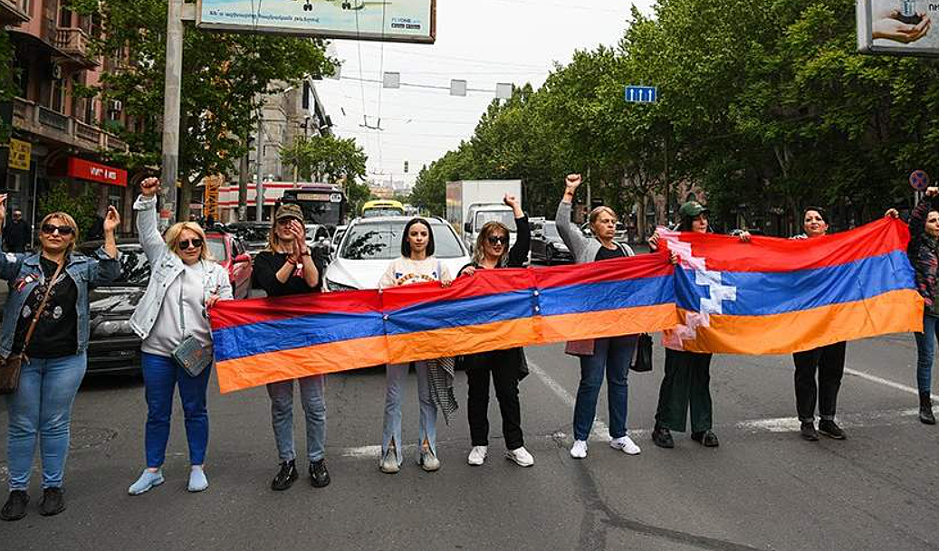 Протестующие перекрыли улицы в Ереване