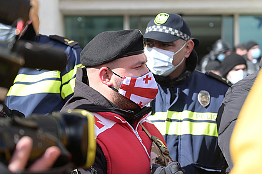 В Грузии обязали носить маски в помещениях и на улице
