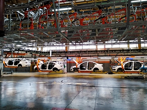 Автоэксперт Шапарин раскритиковал «АвтоВАЗ» за идею делать машины для такси