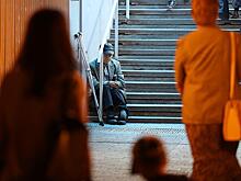 Встали с колен и обнищали