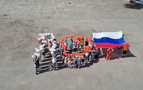 В Красноярском крае сотрудники полиции провели мероприятие с детьми, посвященное Дню России