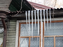 Сосульки-убийцы в Архангельске: кто должен с ними бороться и куда жаловаться, если этого не происходит