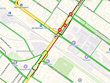 На Южном мосту произошла авария с тремя машинами и образовалась пробка