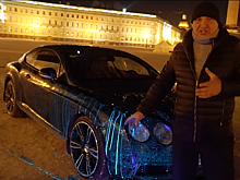 Новосибирцы прокатились по ночному Петербургу на светящемся Bentley