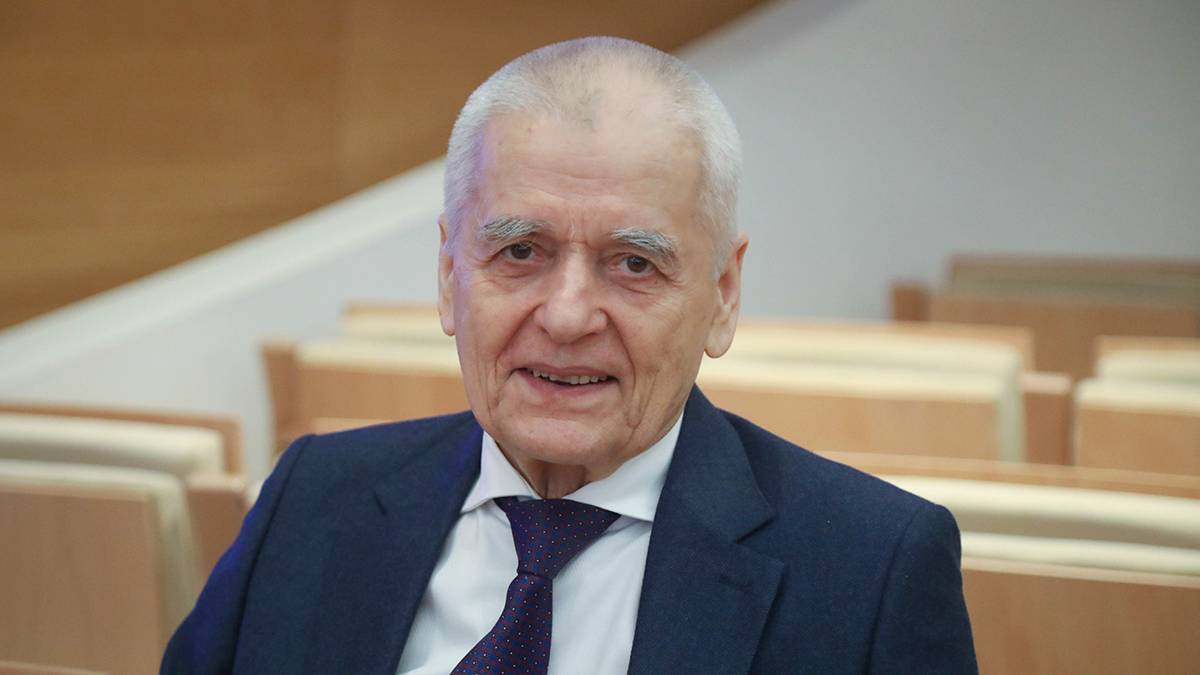 Онищенко назвал сообщения о новом кровавом вирусе информационной атакой