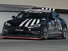 Tesla Model S Plaid от ателье Unplugged Performance готовится к Пайкс-Пик