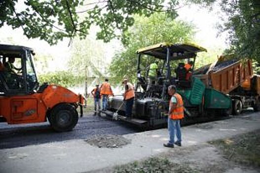 Автомобиль под Пятигорском провалился в канаву на перекрёстке