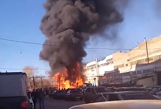 В Рязани горит завод по производству жидкости для розжига