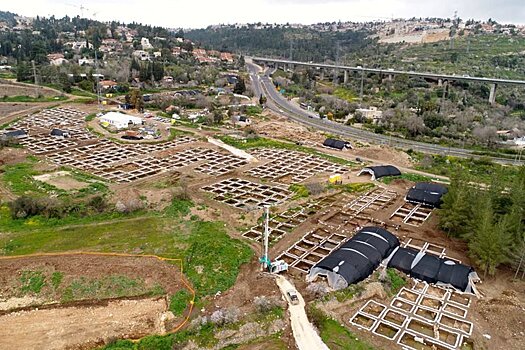 В Израиле раскопали мегаполис с предметами из неизвестного материала