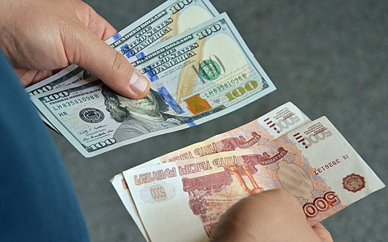 Доллару - бой: валюту США выгоняют из России