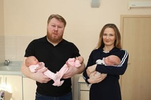 В Ярославле выписали из больницы первую в 2019 году тройню