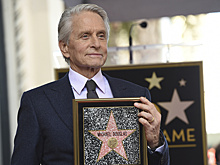 Майкл Дуглас получил звезду на Аллее славы