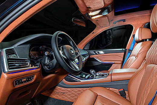 Посмотрите на BMW X7 c «очень кожаным» салоном