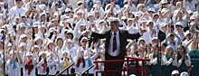 Более двух тысяч человек выступили в сводном хоре на Дворцовой площади в Санкт-Петербурге