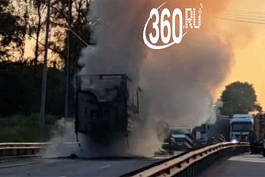 На видео сняли мощный пожар с "Газелью" на Малом Московском кольце