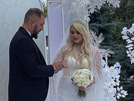 На «Авито» выставили свадебное платье курянки Марии Толмачёвой