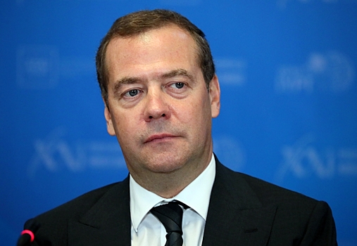 Дмитрий Медведев похвастался своими школьными успехами по химии