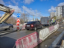 Застройщик ТЦ "Золотой" заплатит за разбитую куском забора Audi