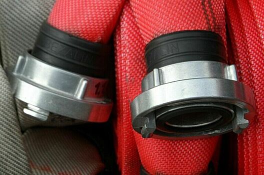 В подмосковном Пушкине загорелось здание по производству и розливу автомасел