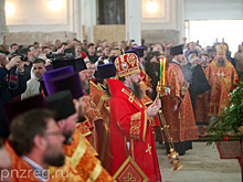Около 1 тыс. пензенцев посетили пасхальное богослужение в Спасском соборе