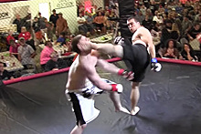 Боец MMA послал в нокаут соперника за четыре секунды