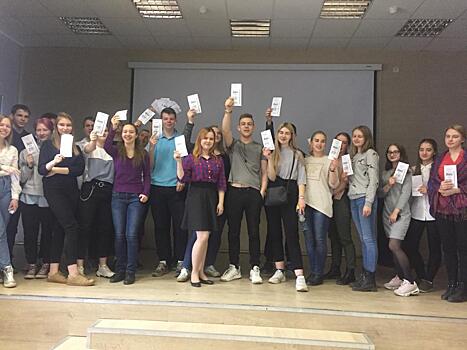 Выпускники левобережного района Дубны присоединились к акции «100 баллов для победы»