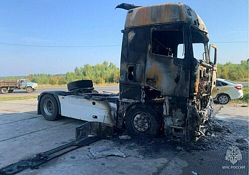 В Афанасьевском районе во время стоянки загорелся грузовик