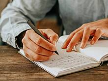Обладатель огромного пениса написал книгу и обвинил порнографов в обмане