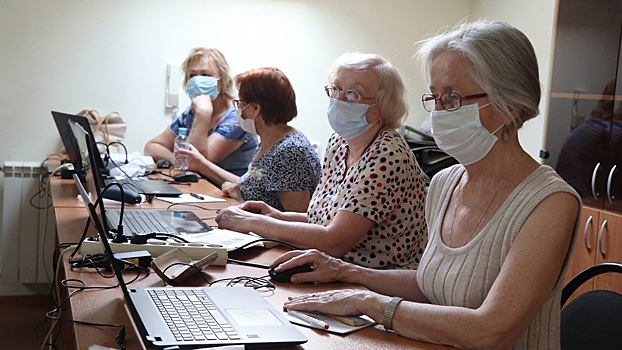 Цифровые волонтеры помогут пенсионерам Вологды научится работать с ПК и гаджетами