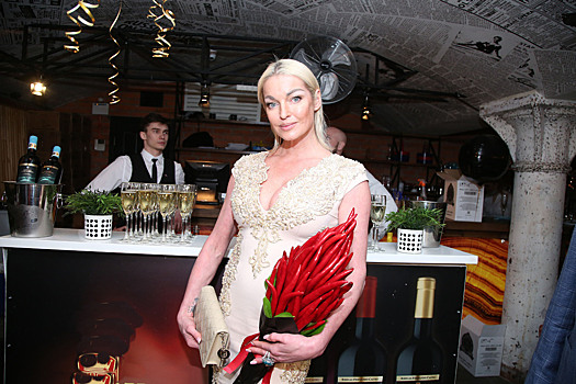 Волочкова заявила, что УК задолжала ей 5 млн рублей